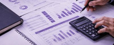 Ambiente corporativo com relatório financeiro e dashboard de apuração da Lei do Bem, destacando dispêndios de PD&I, percentual de dedução e benefício fiscal estimado. A composição reforça precisão, controle, conformidade e acompanhamento contínuo do incen